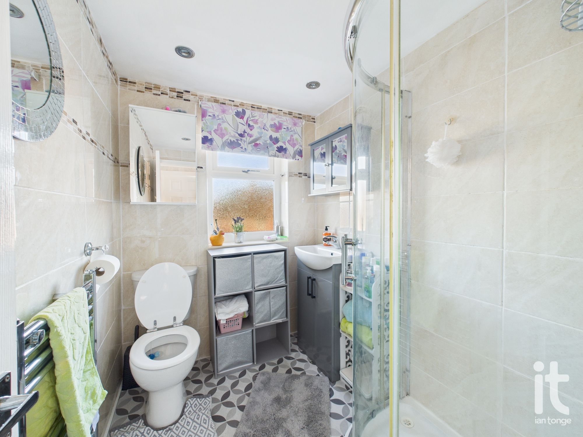 2 bedroom semi-detached house For Sale in Stockport - Photograph 13.