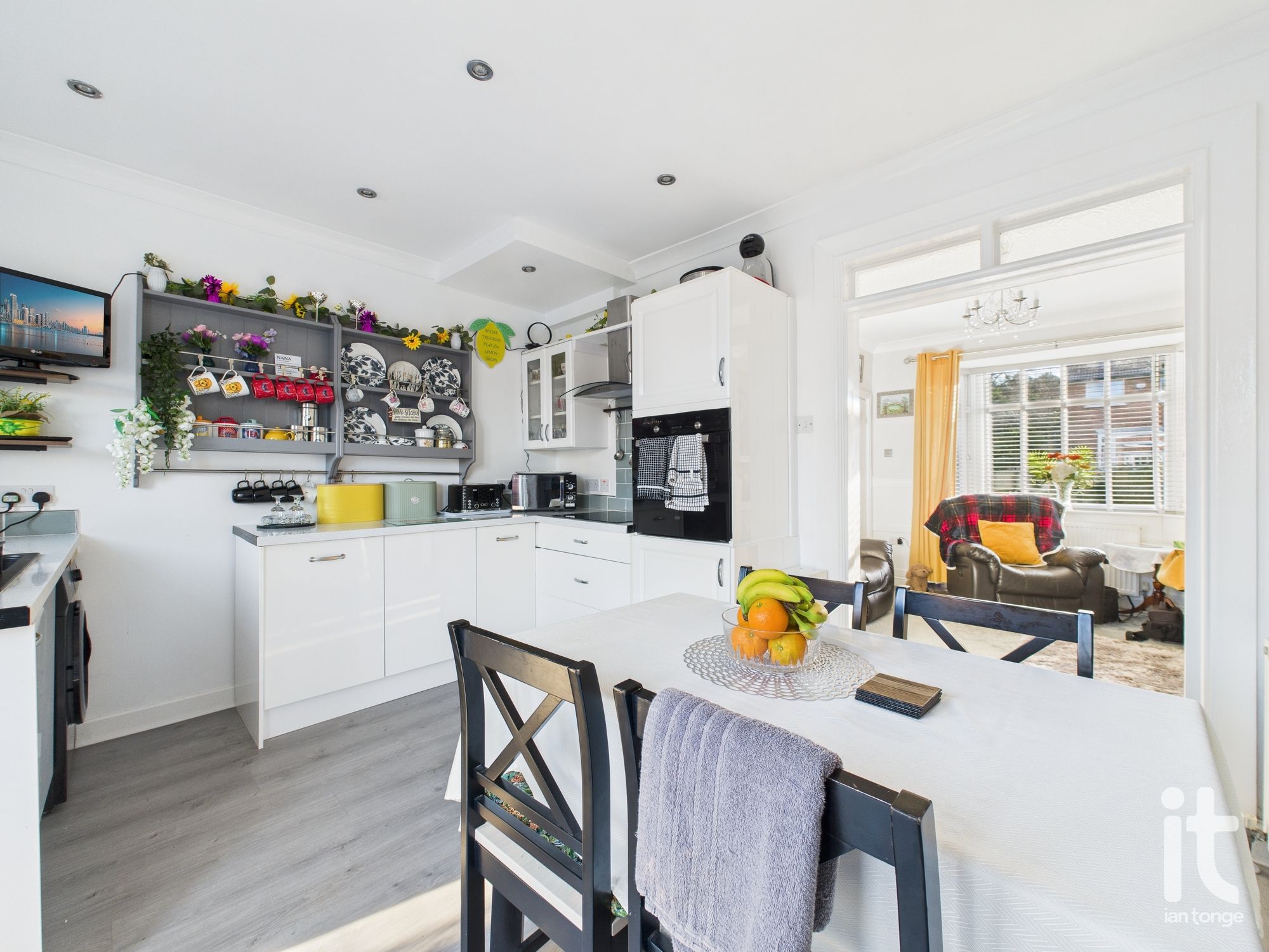 2 bedroom semi-detached house For Sale in Stockport - Photograph 7.