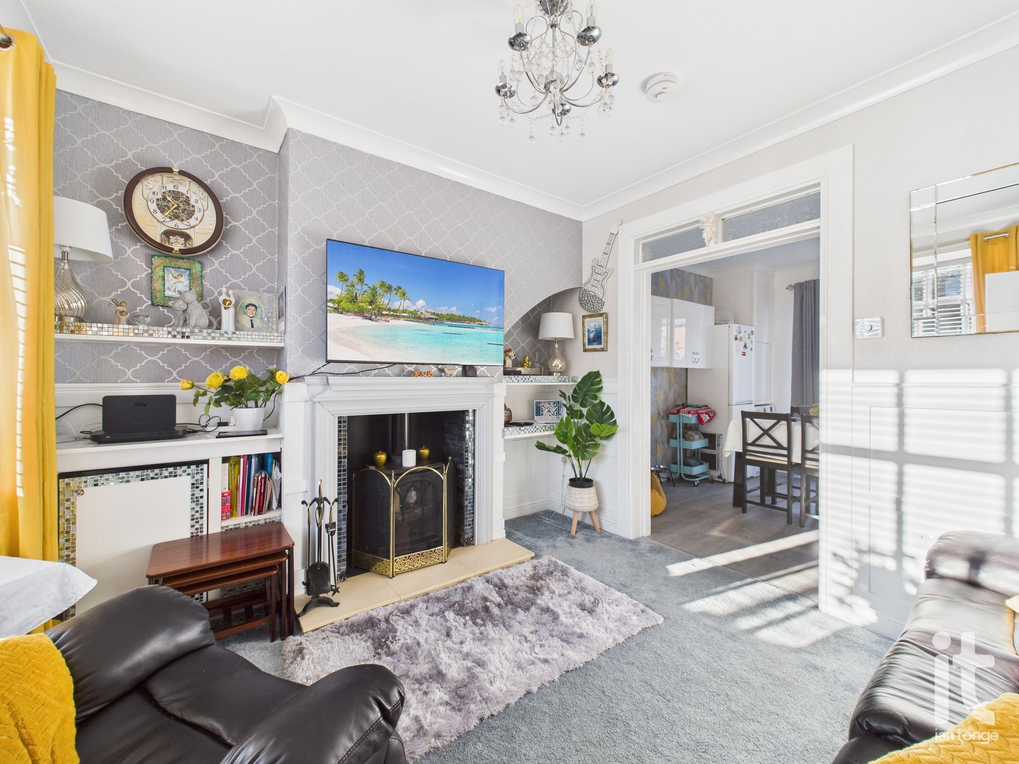 2 bedroom semi-detached house For Sale in Stockport - Photograph 6.