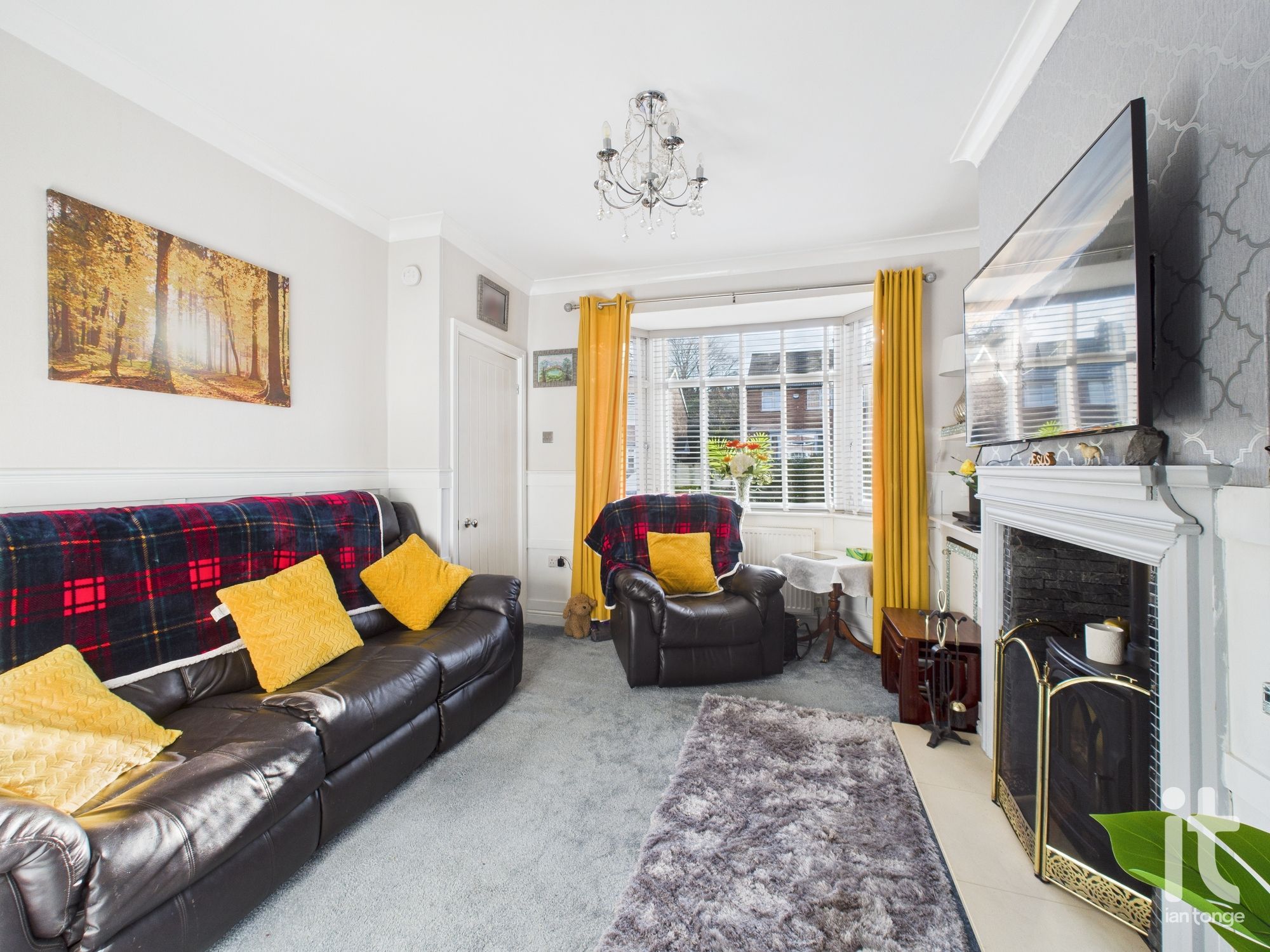 2 bedroom semi-detached house For Sale in Stockport - Photograph 5.