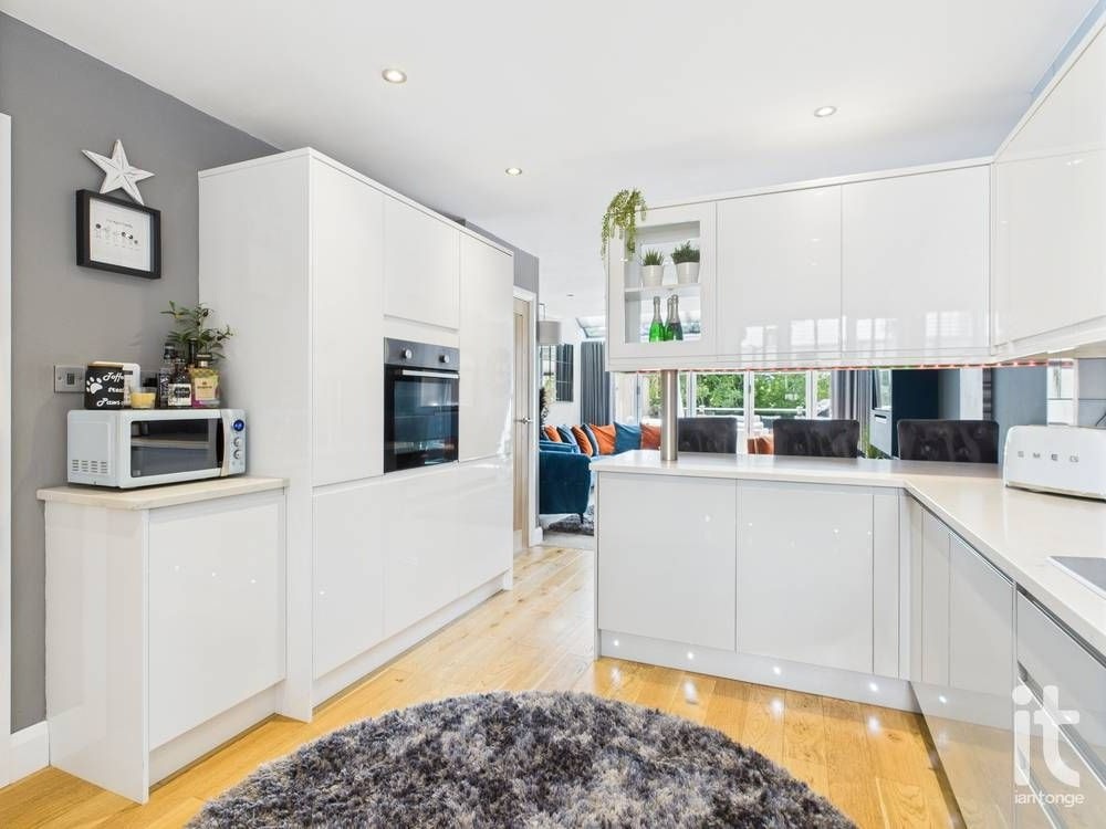 3 bedroom end terraced house For Sale in Stockport - Photograph 7.