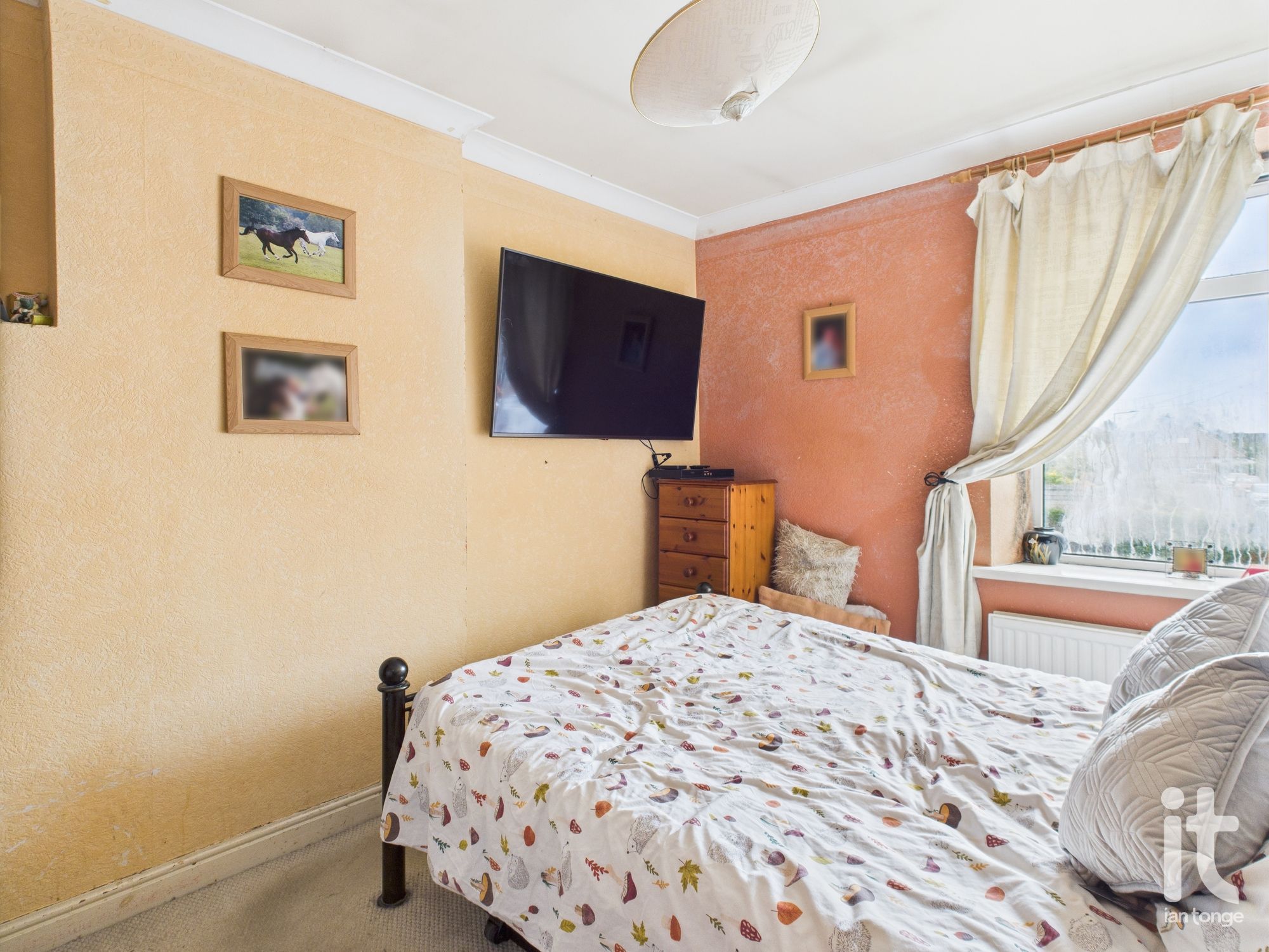 3 bedroom end terraced house For Sale in Stockport - Photograph 5.