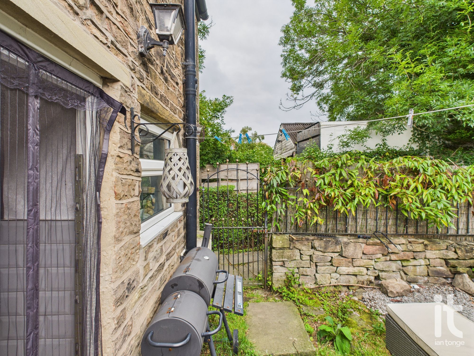 3 bedroom end terraced house For Sale in Stockport - Photograph 9.