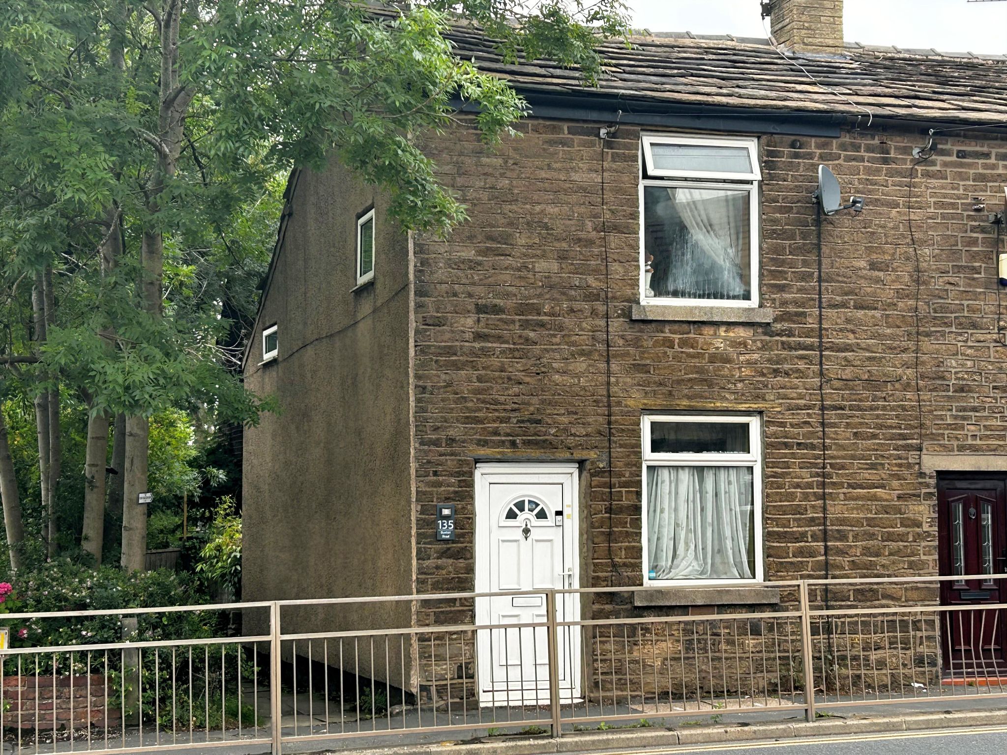 3 bedroom end terraced house For Sale in Stockport - Photograph 1.