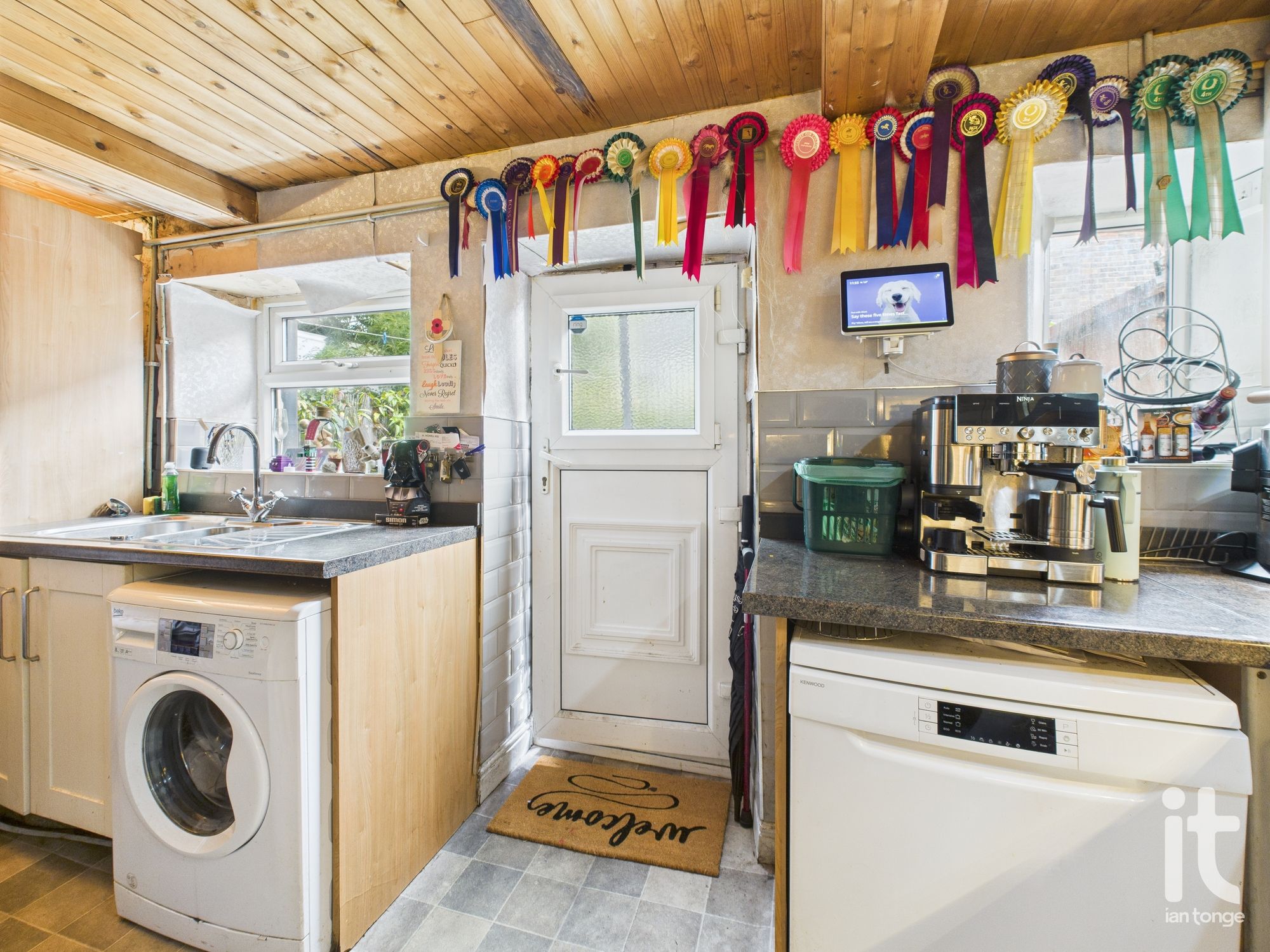 3 bedroom end terraced house For Sale in Stockport - Photograph 4.