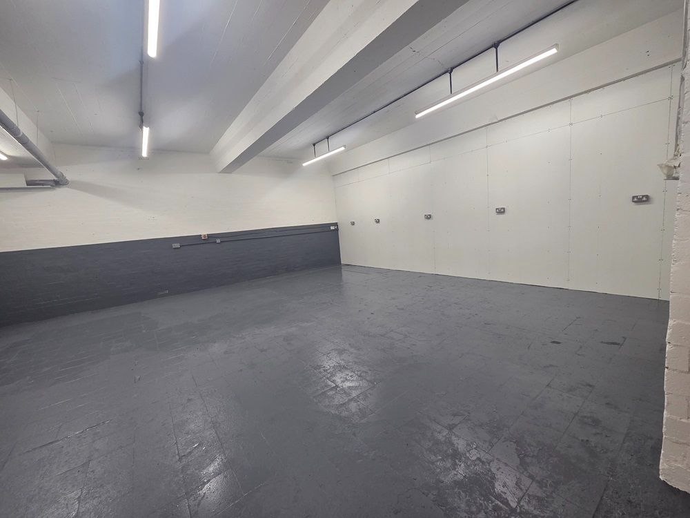 Industrial Units To Let in Stockport - Photograph 7.