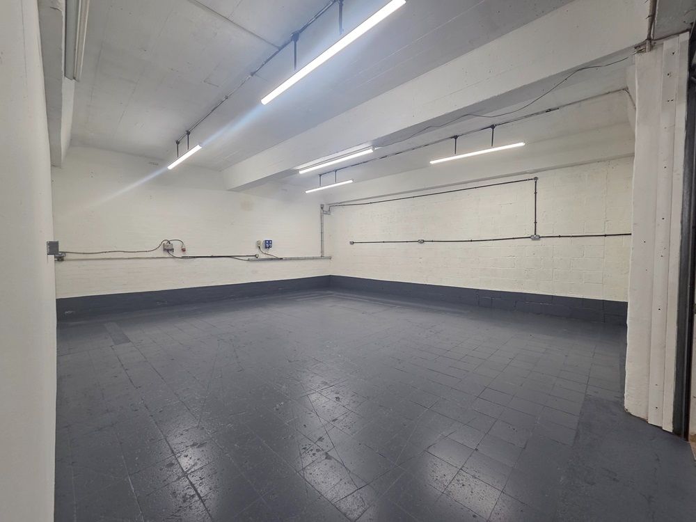 Industrial Units To Let in Stockport - Photograph 9.