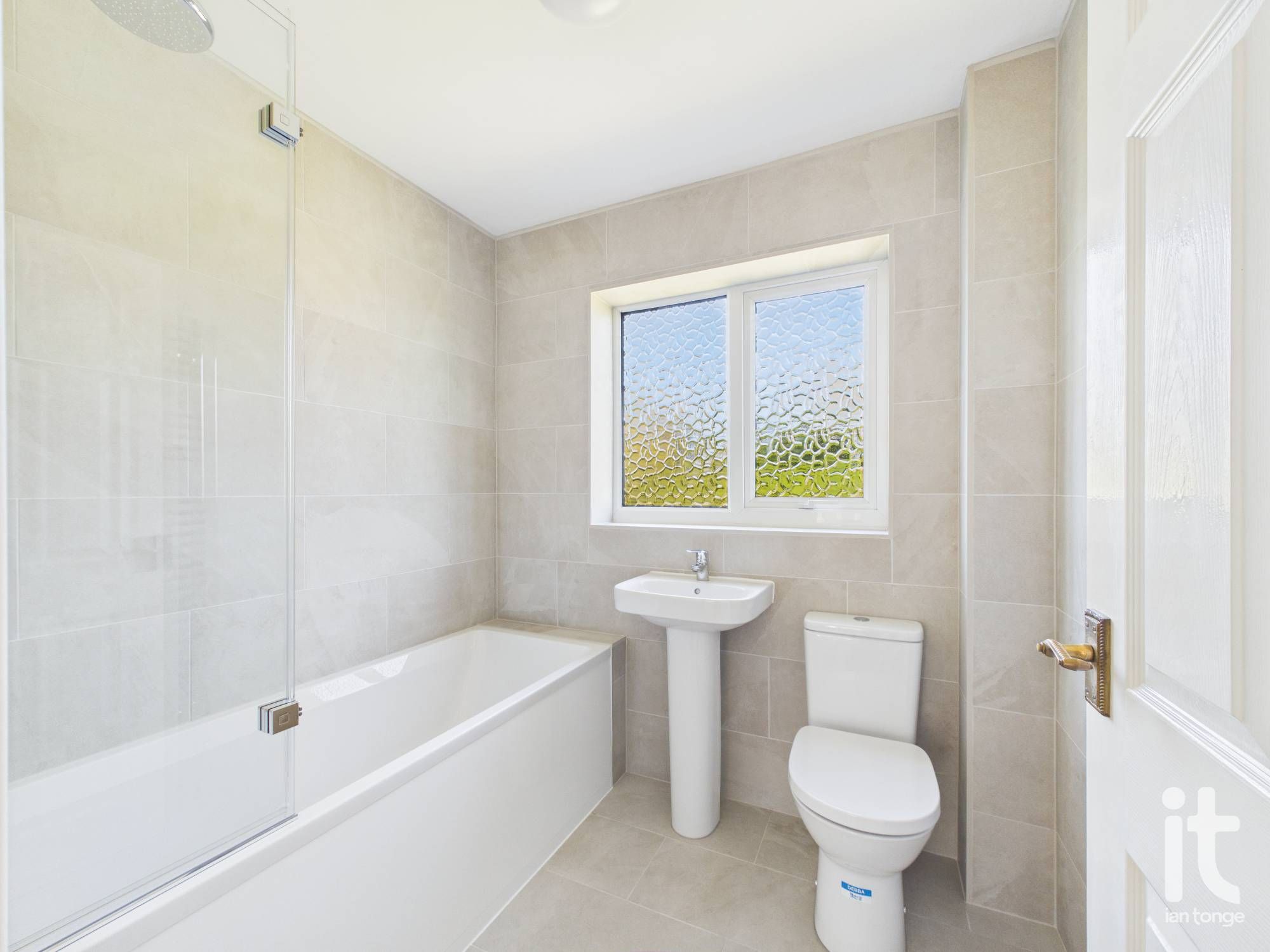 3 bedroom detached bungalow For Sale in Stockport - Photograph 11.