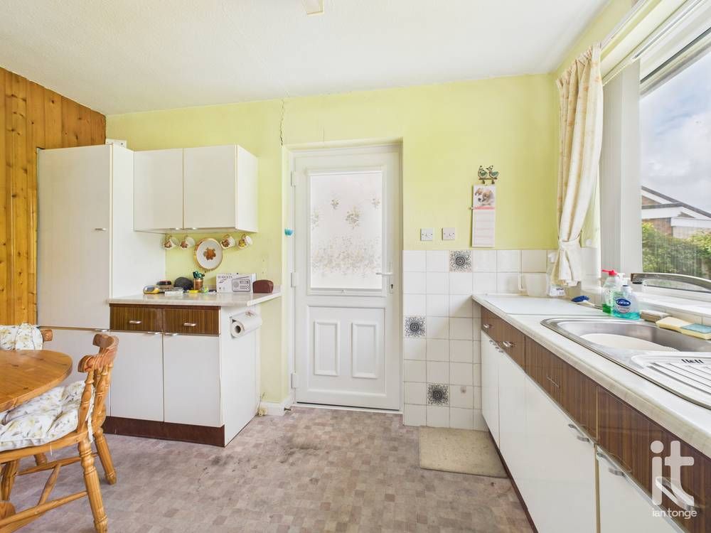 3 bedroom detached bungalow For Sale in Stockport - Photograph 10.