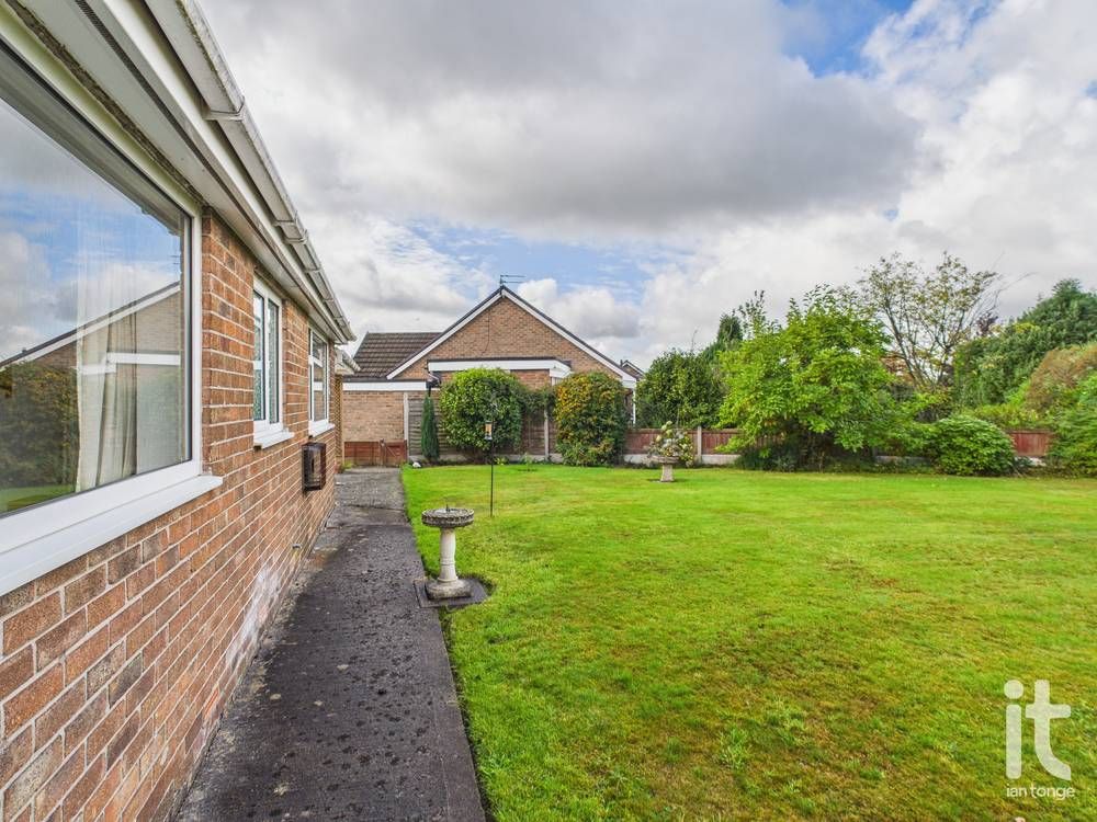 3 bedroom detached bungalow For Sale in Stockport - Photograph 16.