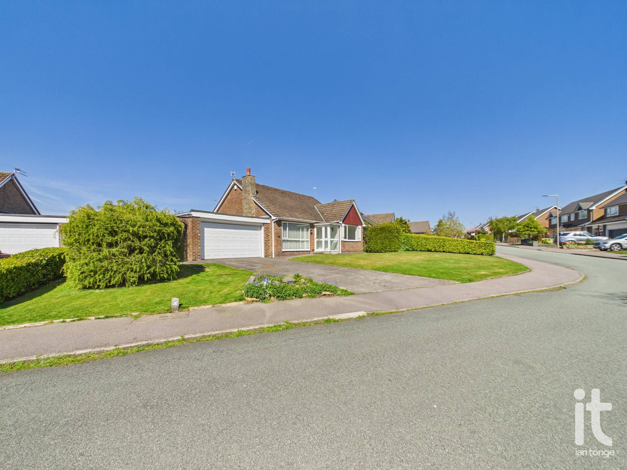 3 bedroom detached bungalow For Sale in Stockport - Photograph 14.
