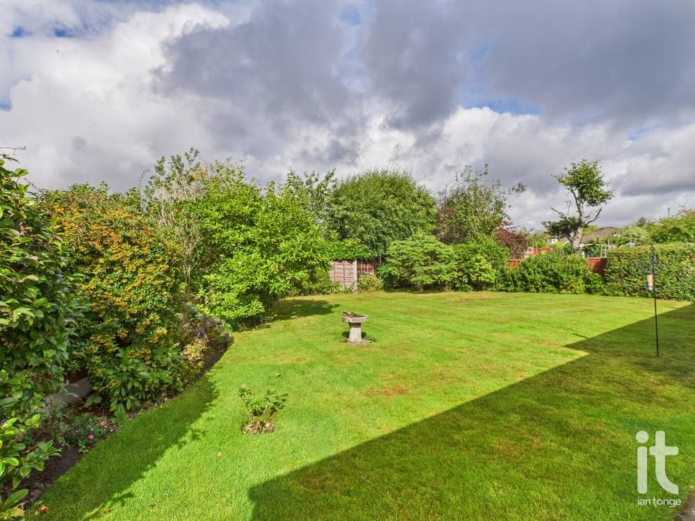 3 bedroom detached bungalow For Sale in Stockport - Photograph 3.