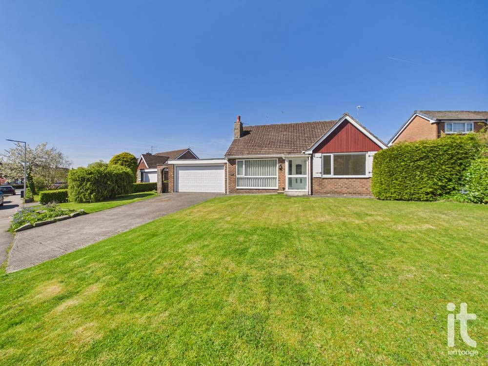 3 bedroom detached bungalow For Sale in Stockport - Property photograph.