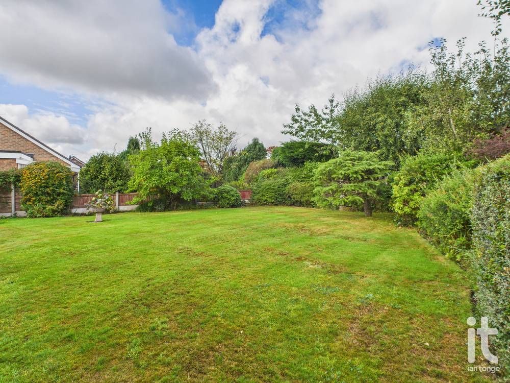 3 bedroom detached bungalow For Sale in Stockport - Photograph 14.