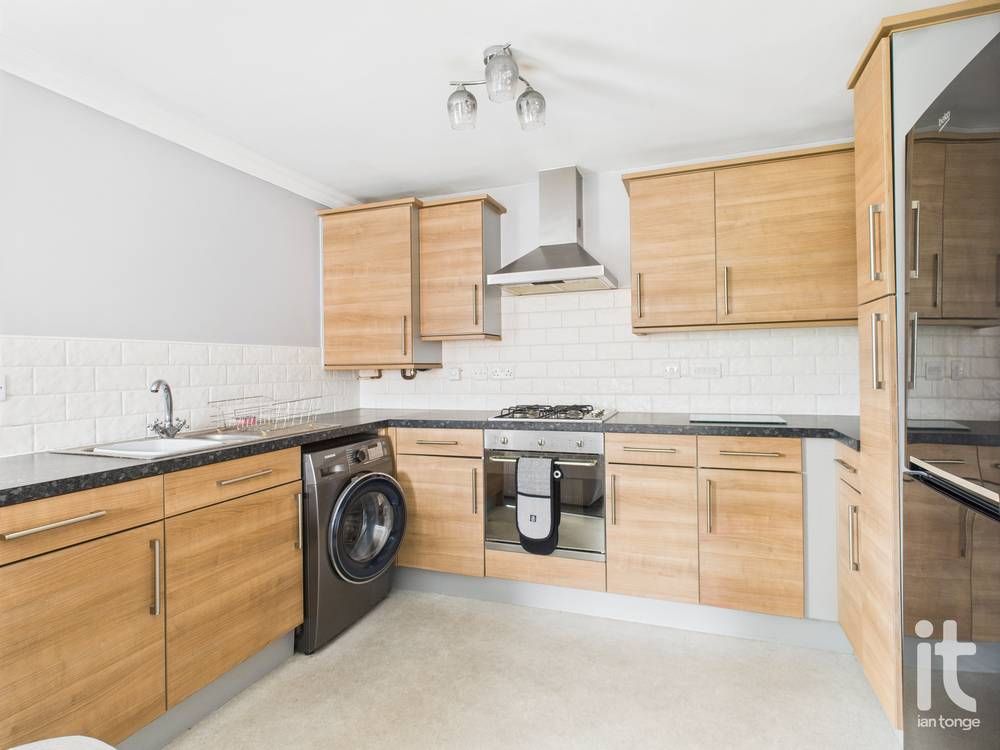 2 bedroom apartment flat/apartment For Sale in Stockport - Photograph 4.