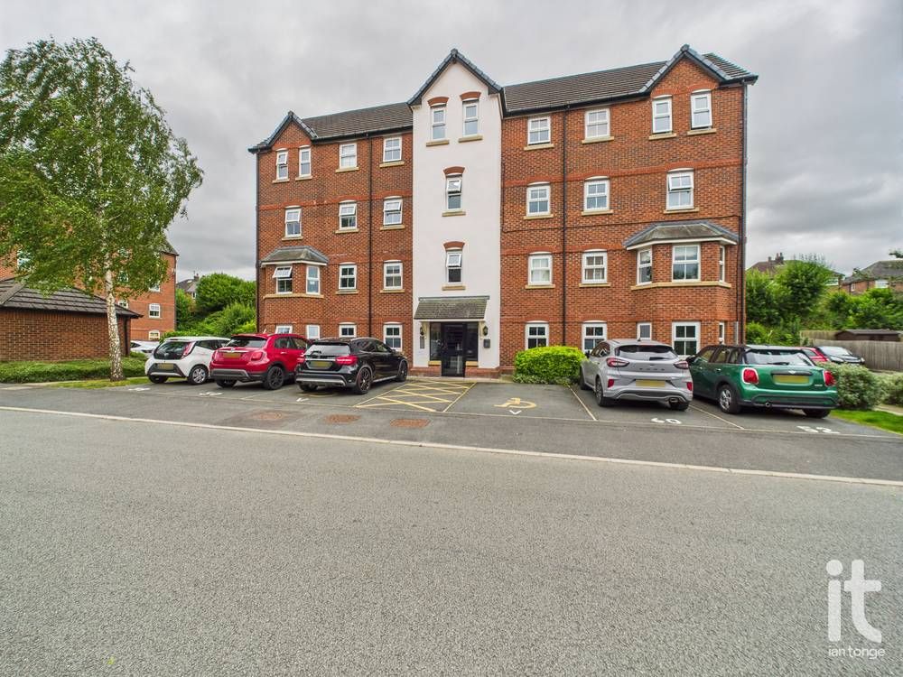 2 bedroom apartment flat/apartment For Sale in Stockport - Photograph 1.