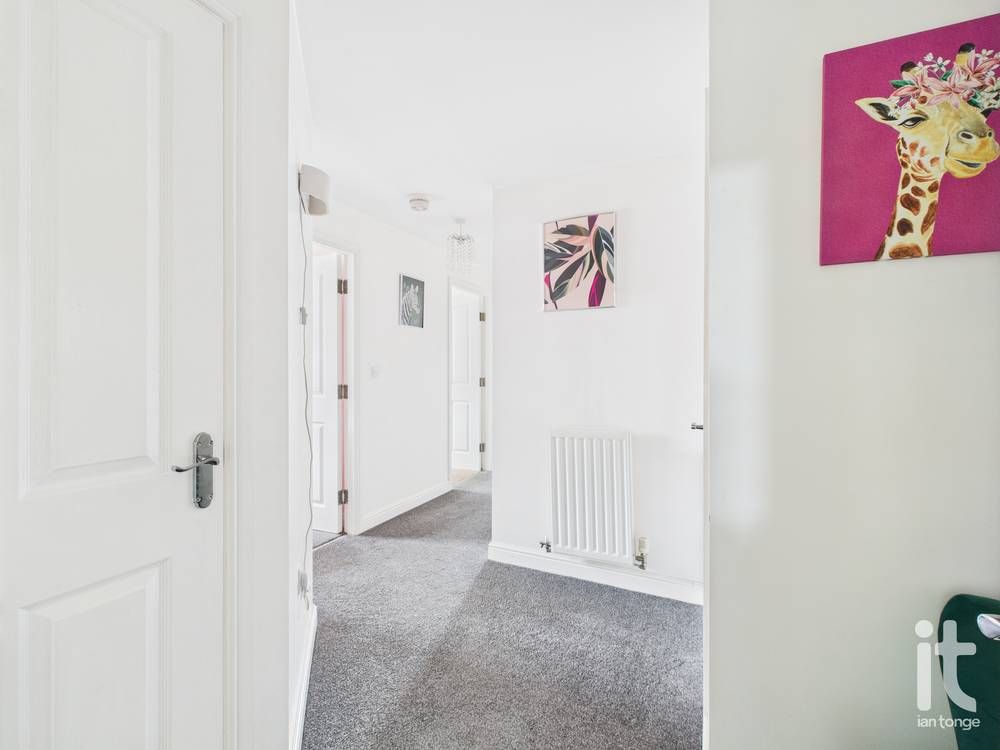 2 bedroom apartment flat/apartment For Sale in Stockport - Photograph 2.