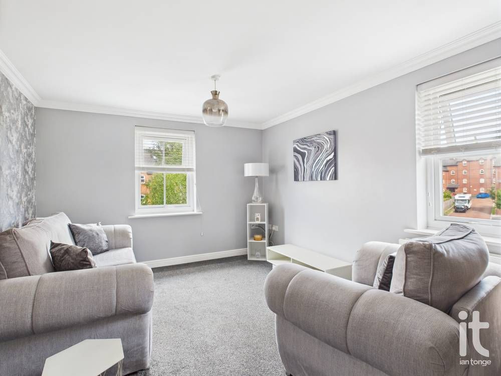 2 bedroom apartment flat/apartment For Sale in Stockport - Photograph 3.