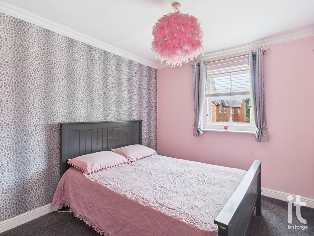 2 bedroom apartment flat/apartment For Sale in Stockport - Photograph 5.