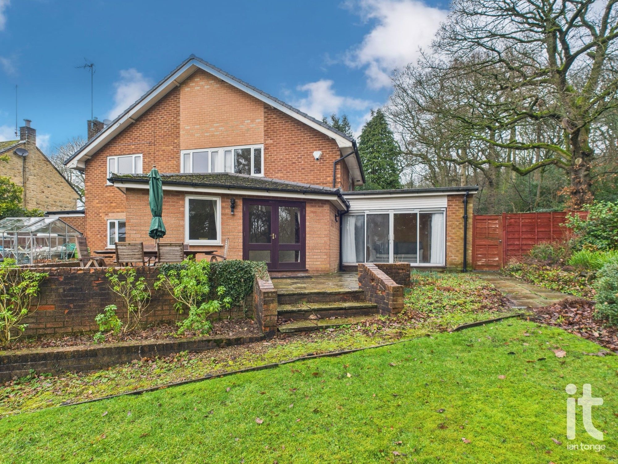 4 bedroom detached house For Sale in Cheshire East - Photograph 3.