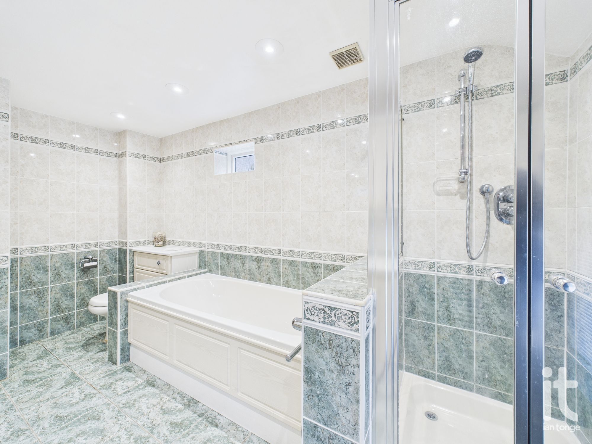 4 bedroom detached house For Sale in Cheshire East - Photograph 24.