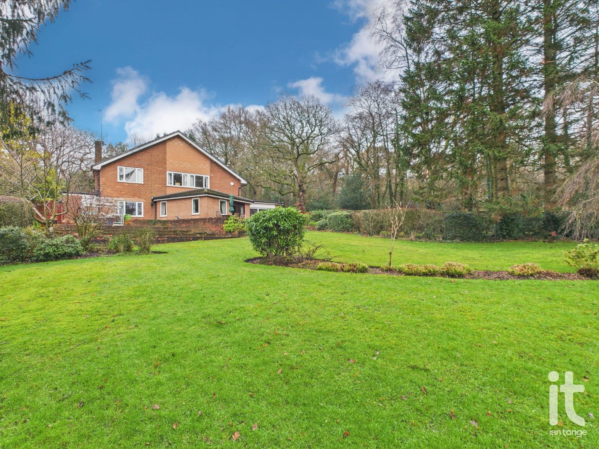 4 bedroom detached house For Sale in Cheshire East - Photograph 2.