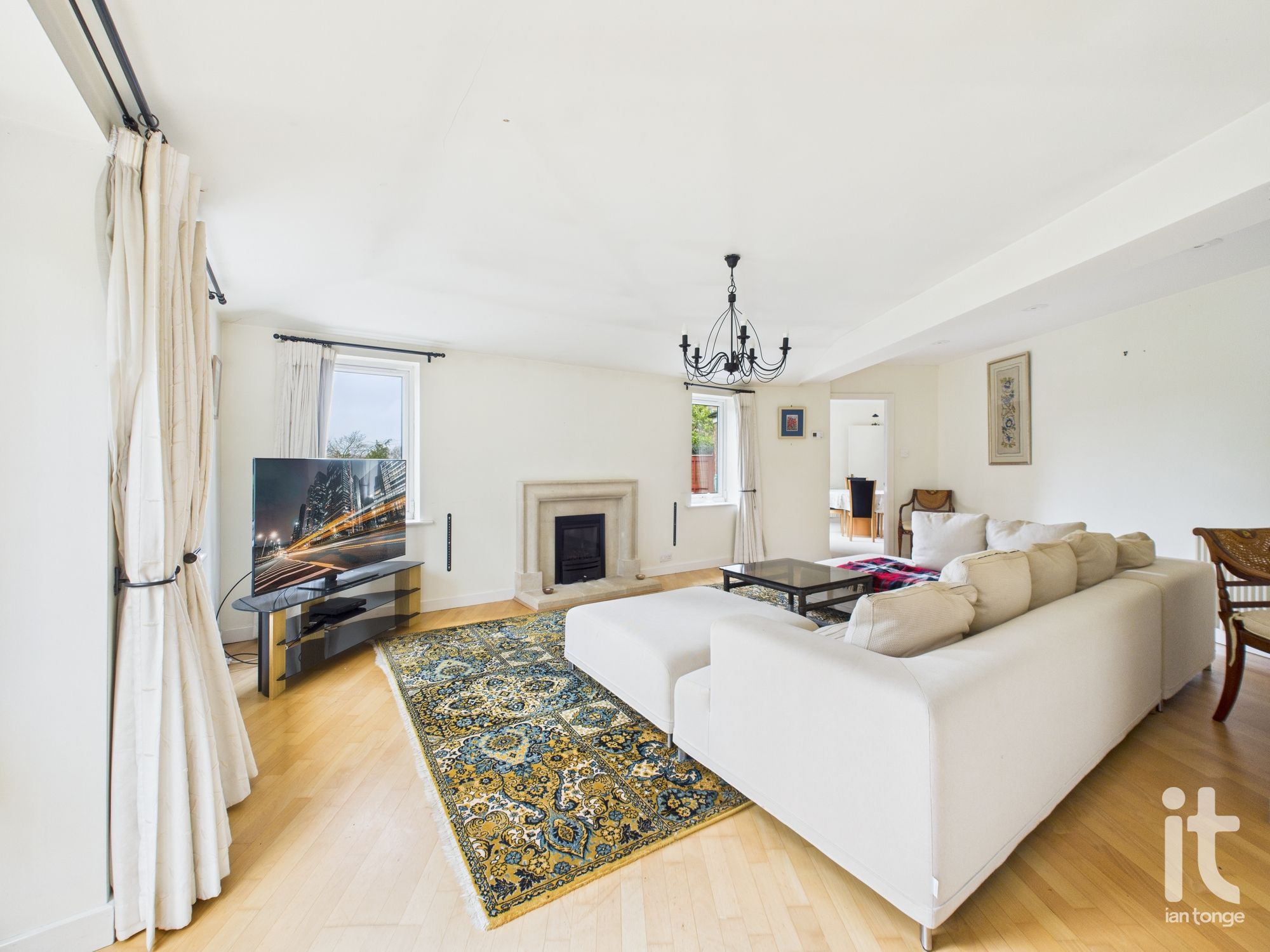 4 bedroom detached house For Sale in Cheshire East - Photograph 8.