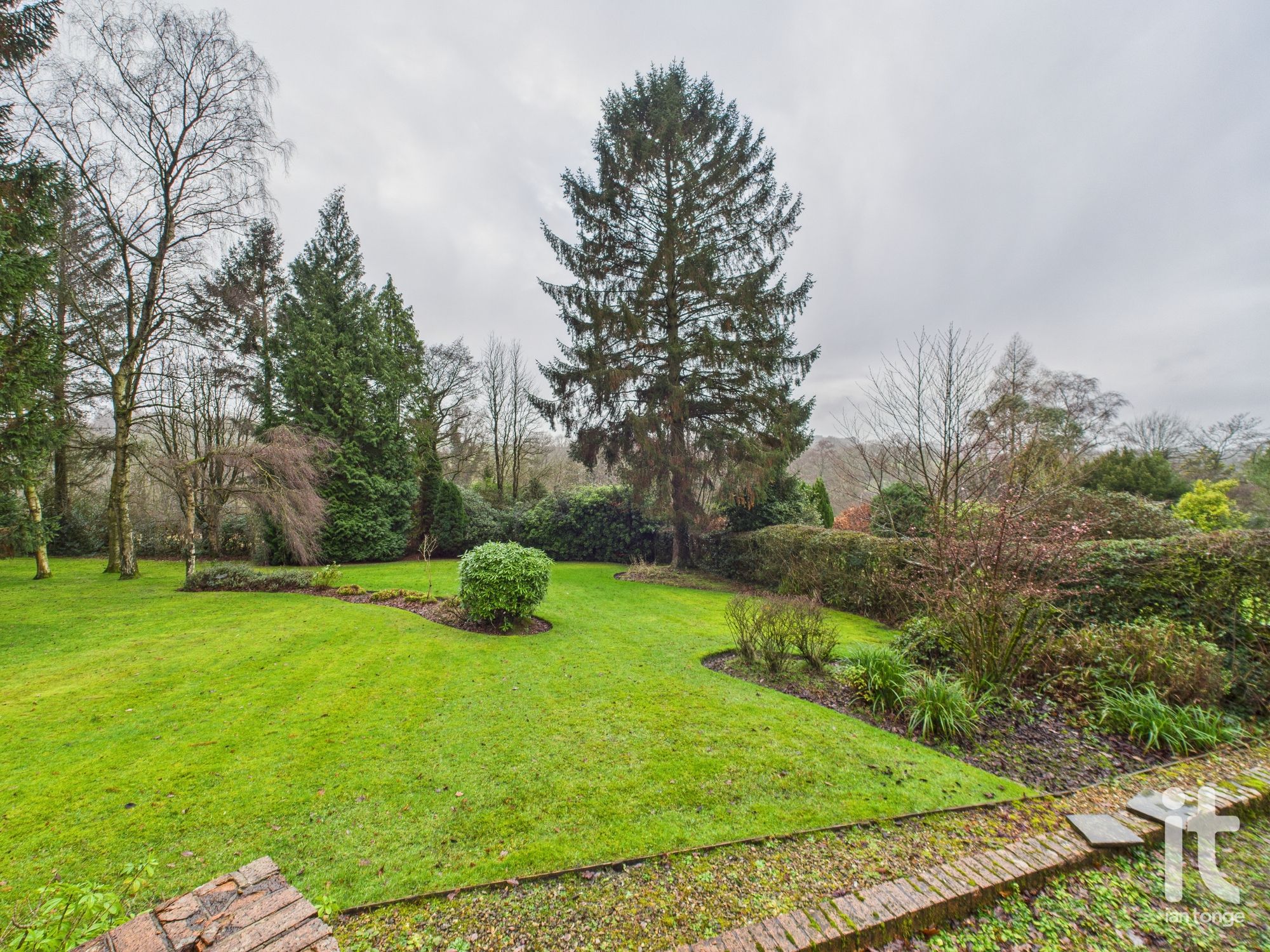 4 bedroom detached house For Sale in Cheshire East - Photograph 4.