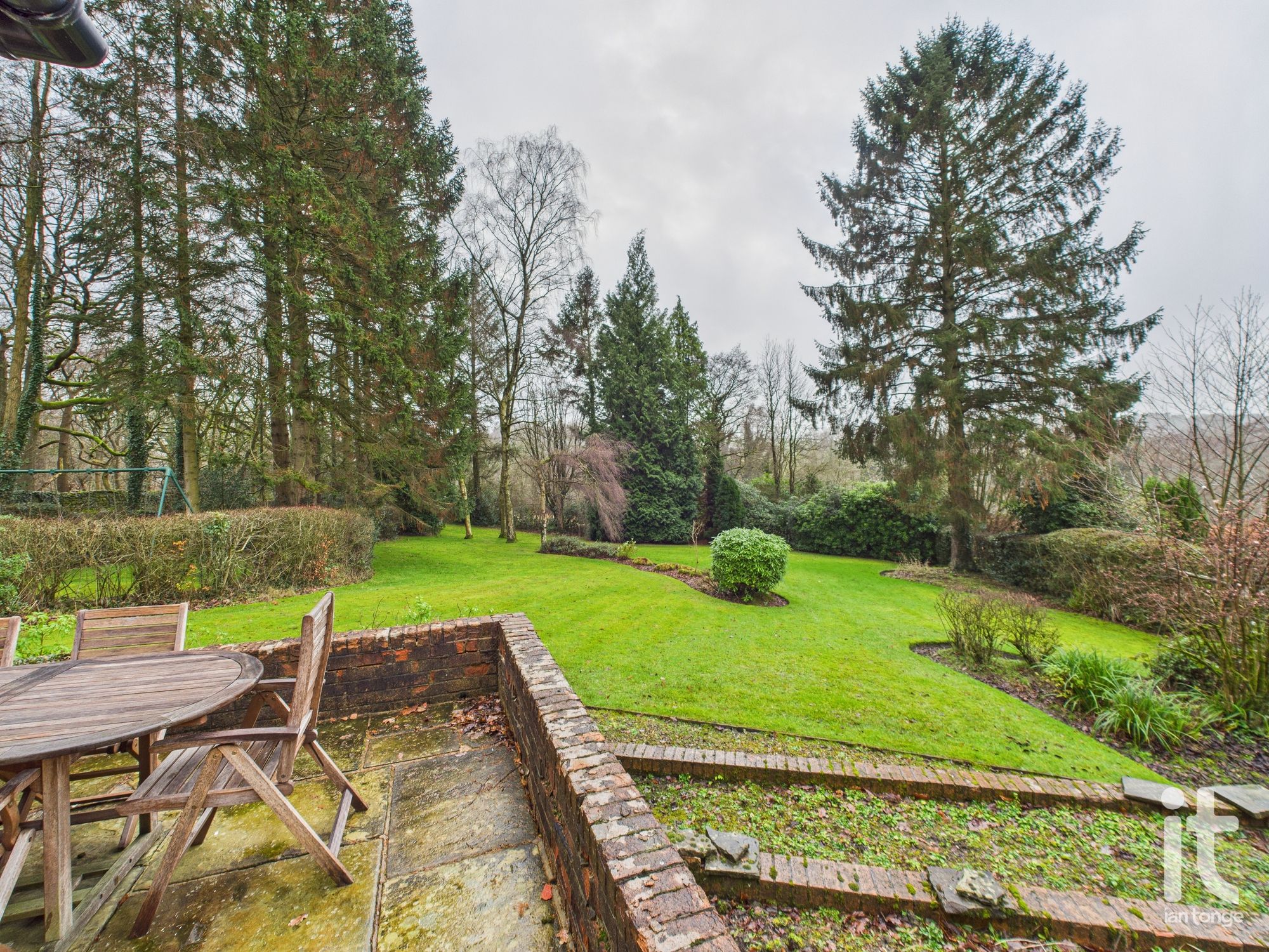 4 bedroom detached house For Sale in Cheshire East - Photograph 5.