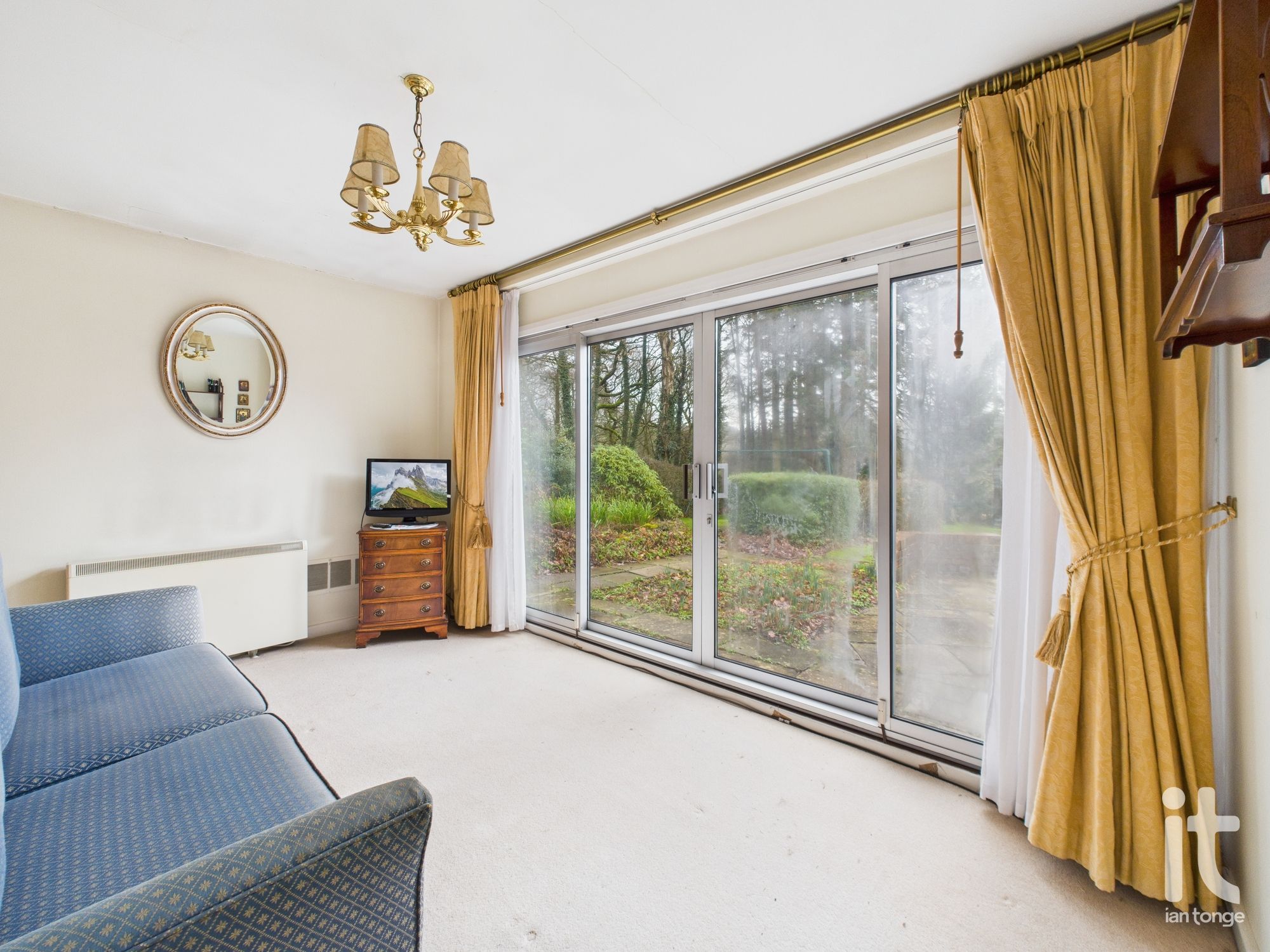 4 bedroom detached house For Sale in Cheshire East - Photograph 14.