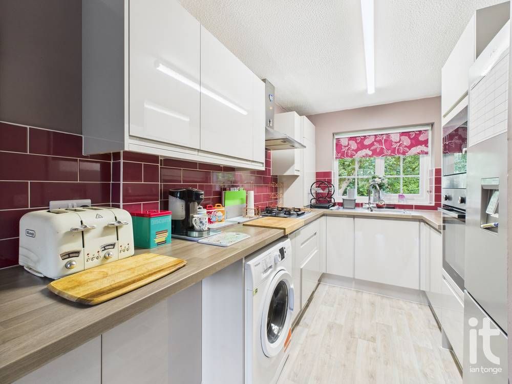 1 bedroom apartment flat/apartment For Sale in Stockport - Photograph 3.