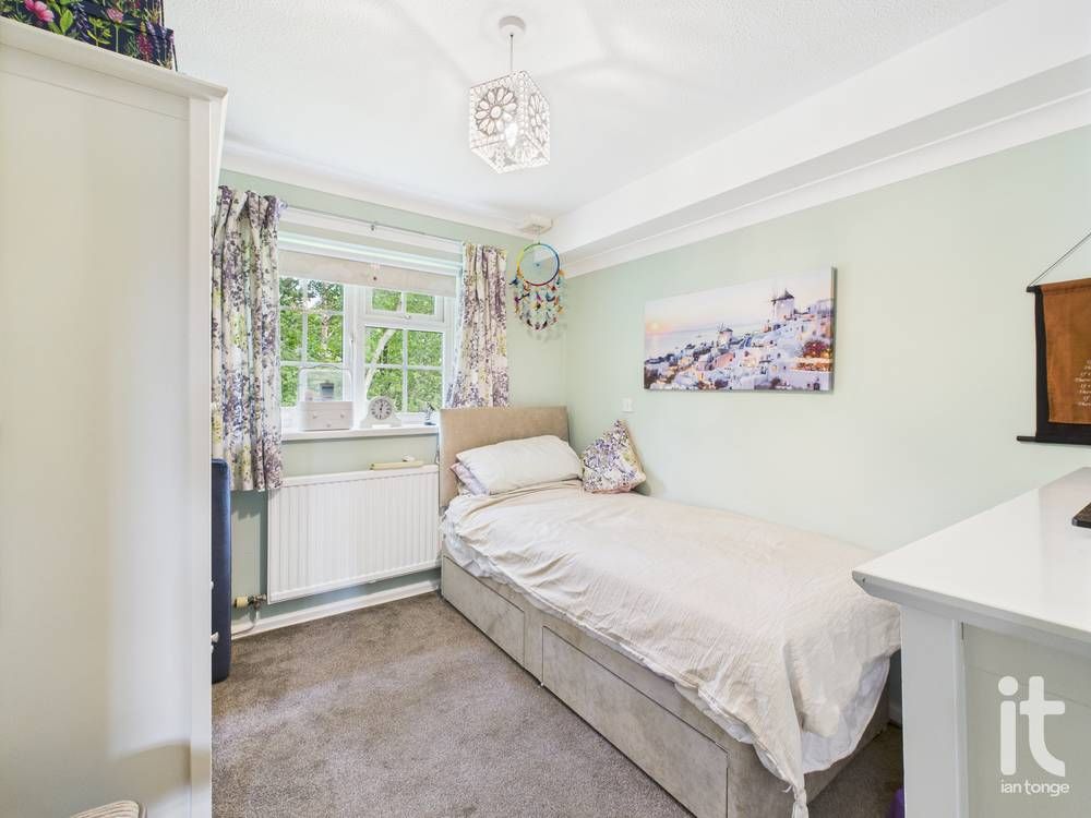 1 bedroom apartment flat/apartment For Sale in Stockport - Photograph 5.