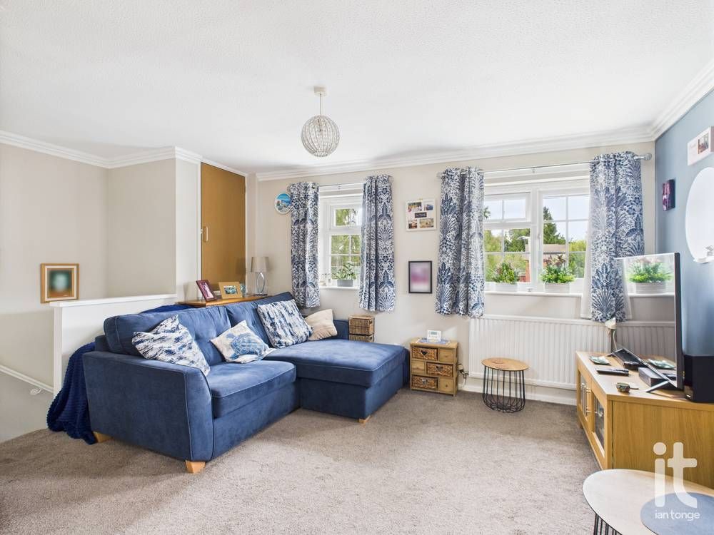 1 bedroom apartment flat/apartment For Sale in Stockport - Photograph 2.