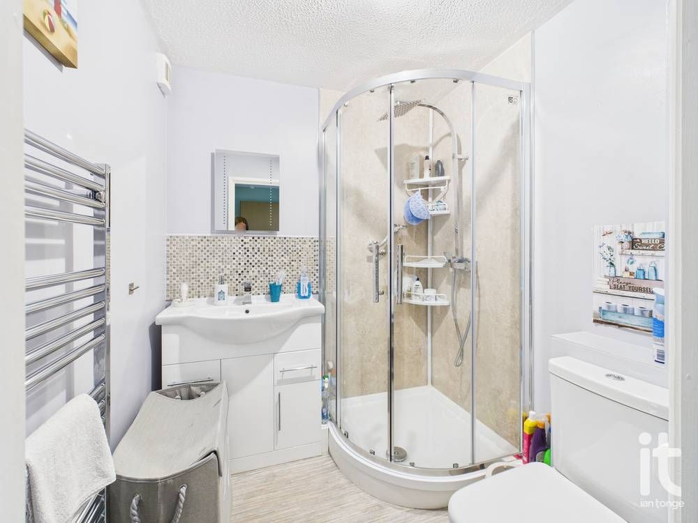 1 bedroom apartment flat/apartment For Sale in Stockport - Photograph 6.