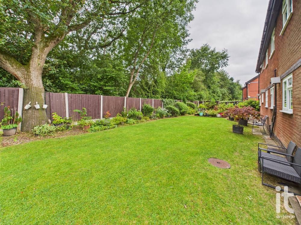 1 bedroom apartment flat/apartment For Sale in Stockport - Photograph 8.