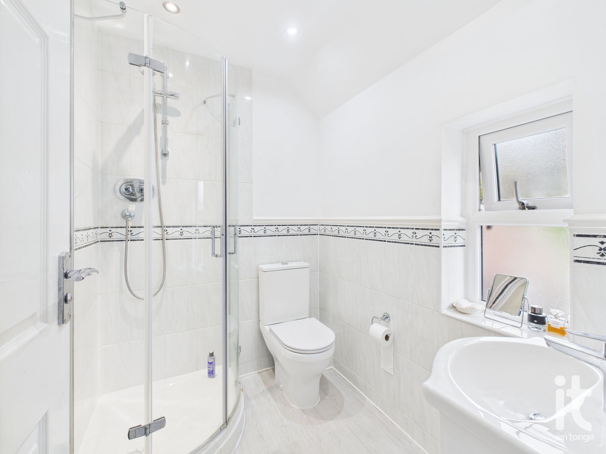 5 bedroom detached house For Sale in Stockport - Photograph 23.