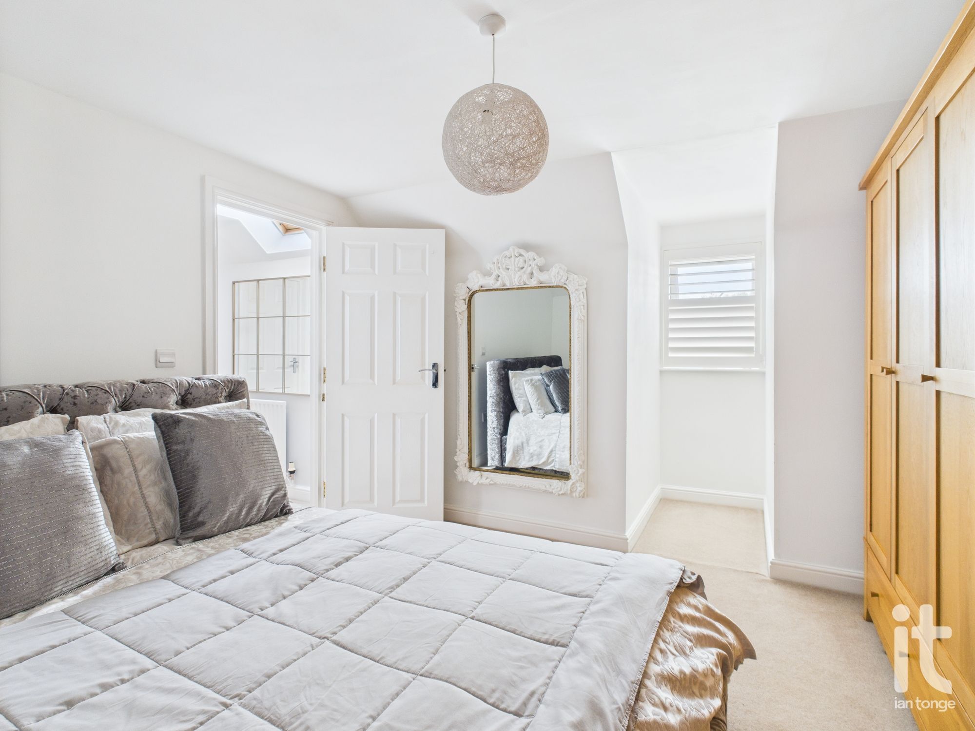 5 bedroom detached house For Sale in Stockport - Photograph 26.