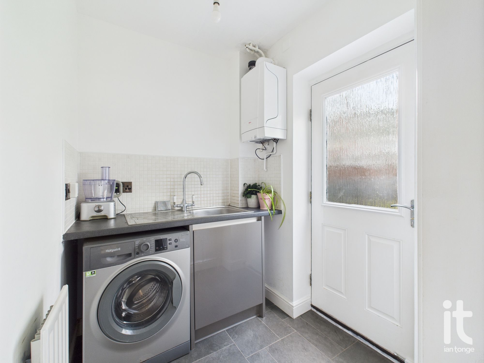 5 bedroom detached house For Sale in Stockport - Photograph 16.
