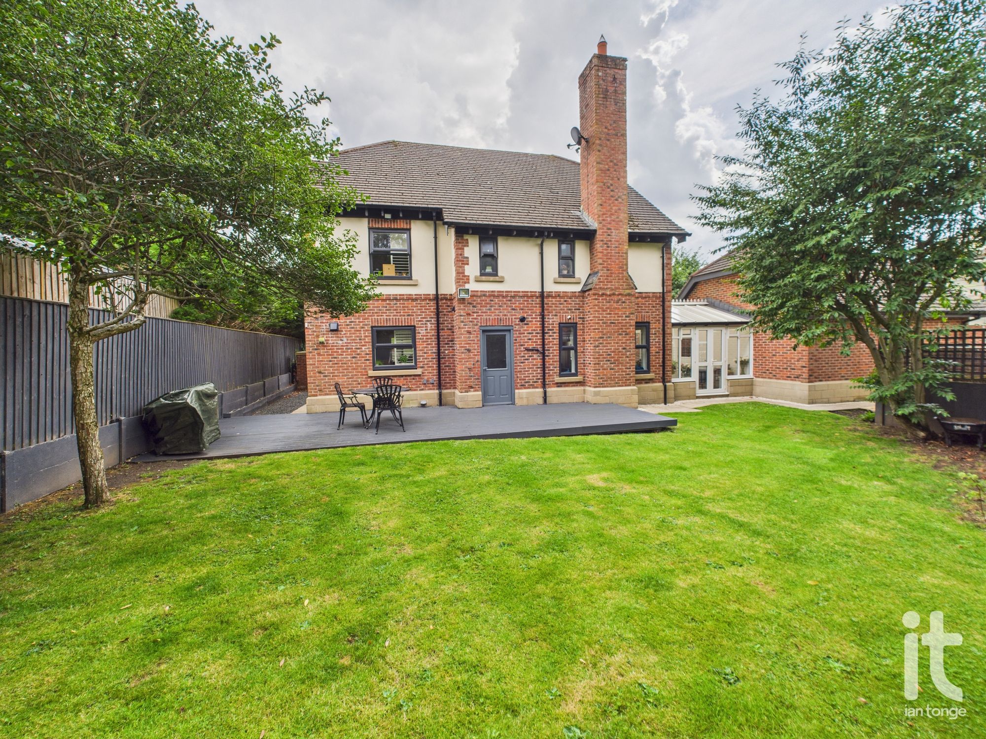 5 bedroom detached house For Sale in Stockport - Photograph 4.
