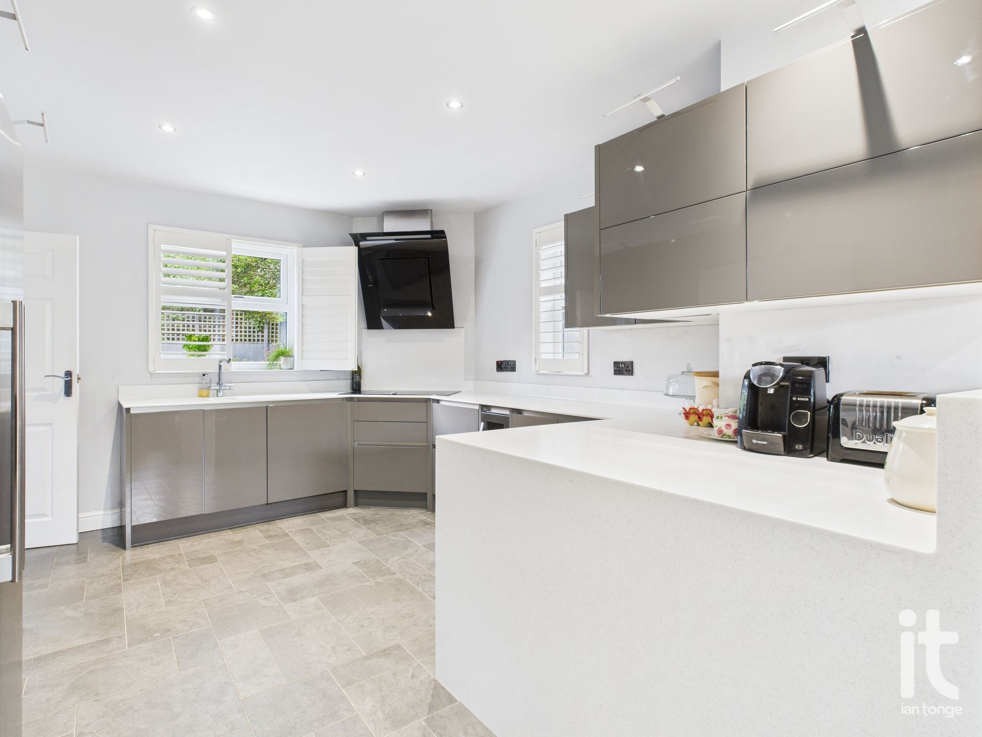 5 bedroom detached house For Sale in Stockport - Photograph 11.