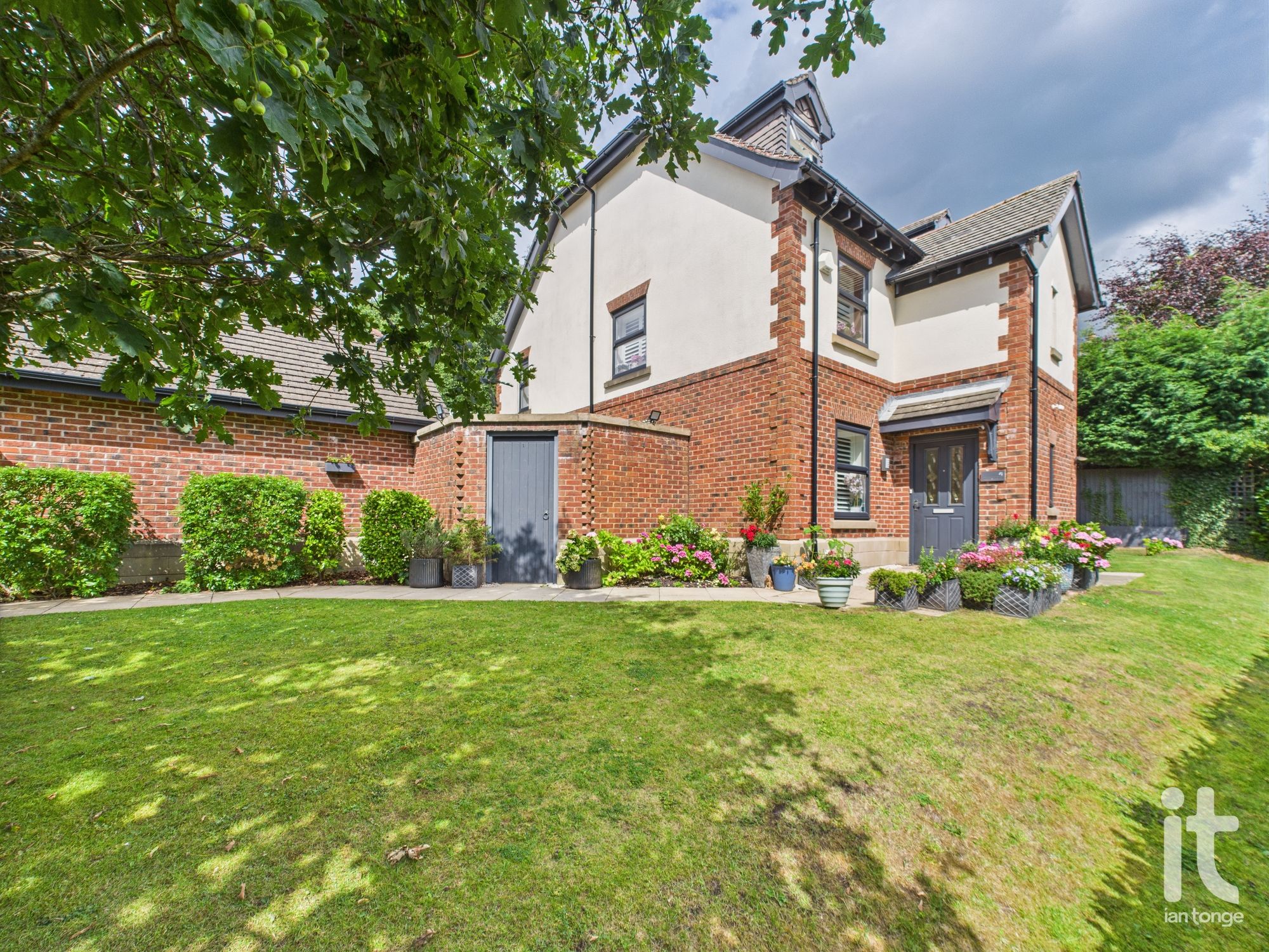 5 bedroom detached house For Sale in Stockport - Photograph 1.