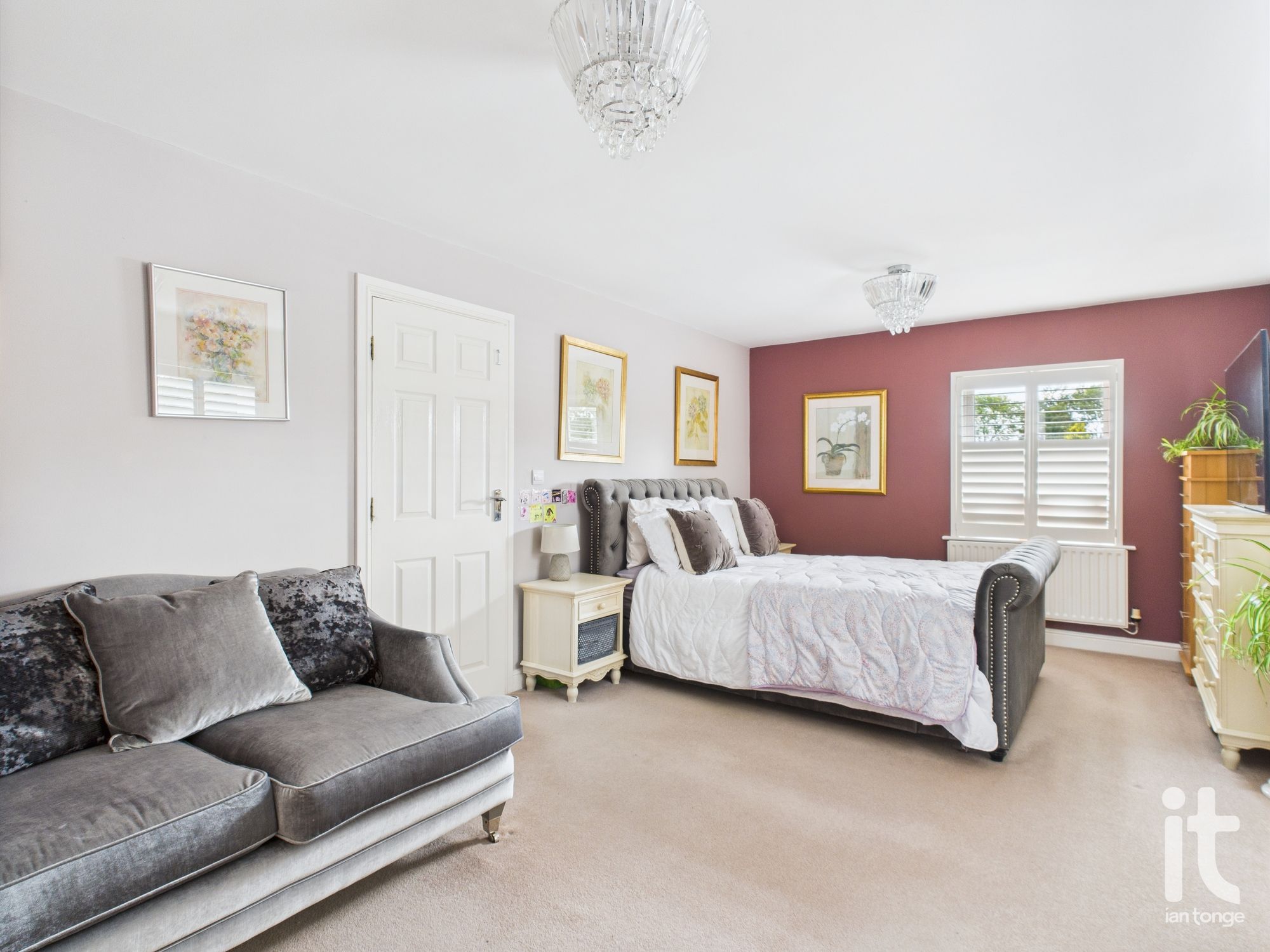 5 bedroom detached house For Sale in Stockport - Photograph 3.