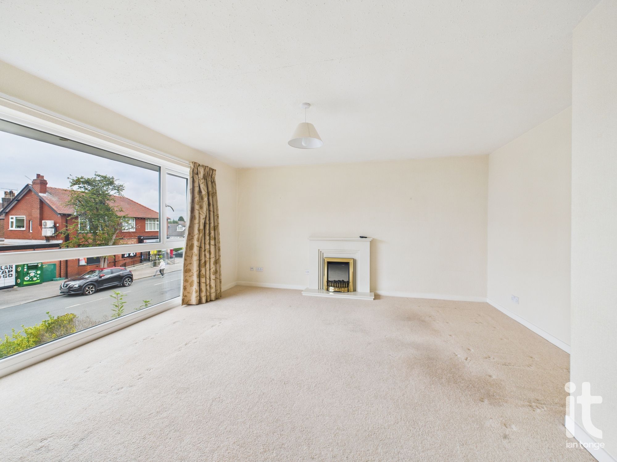 2 bedroom flat flat/apartment For Sale in Stockport - Photograph 14.