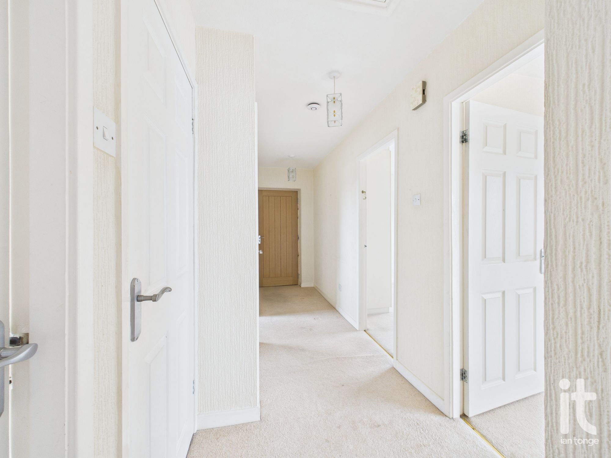 2 bedroom flat flat/apartment For Sale in Stockport - Photograph 6.