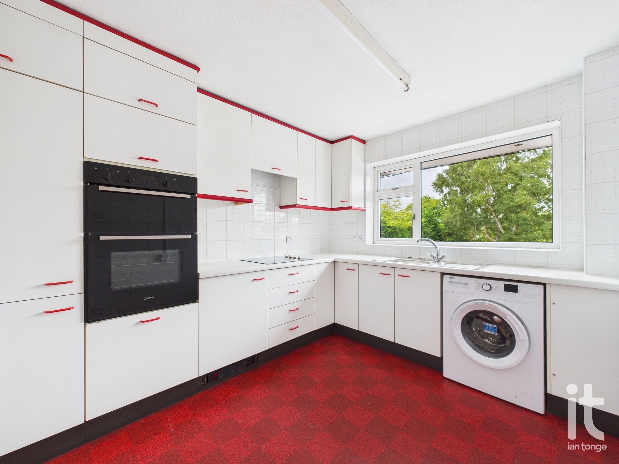 2 bedroom flat flat/apartment For Sale in Stockport - Photograph 11.