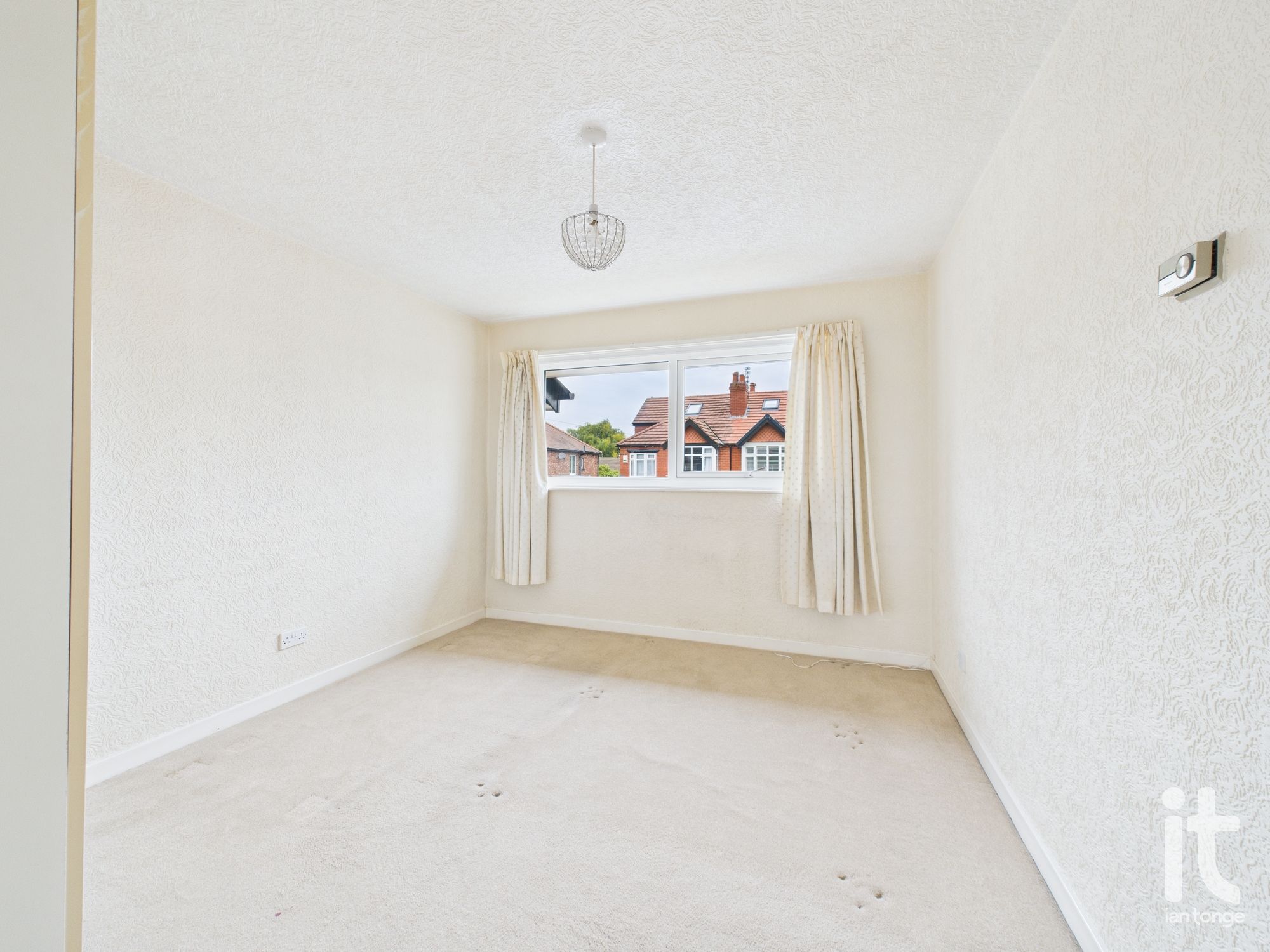 2 bedroom flat flat/apartment For Sale in Stockport - Photograph 10.
