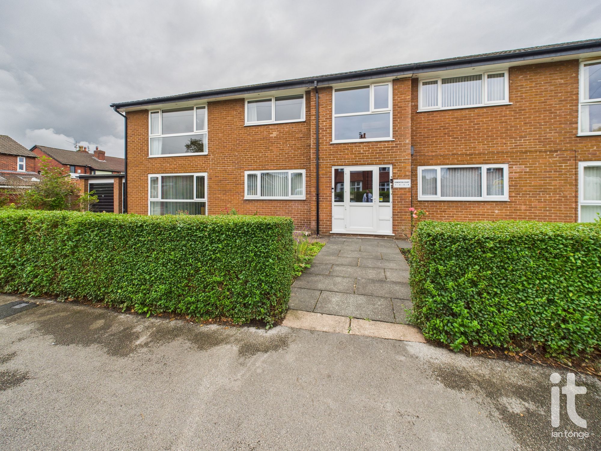 2 bedroom flat flat/apartment For Sale in Stockport - Photograph 16.
