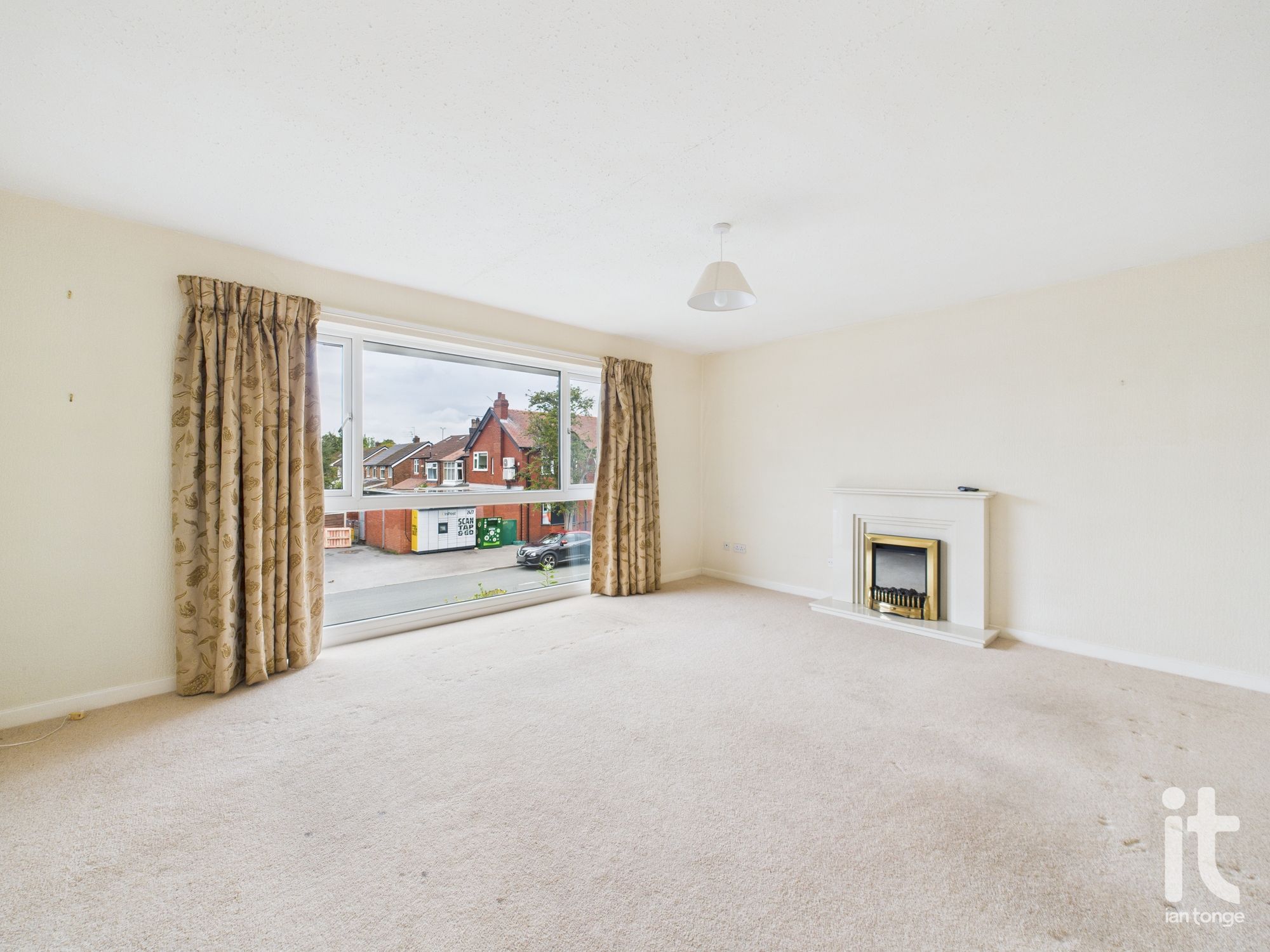 2 bedroom flat flat/apartment For Sale in Stockport - Photograph 13.