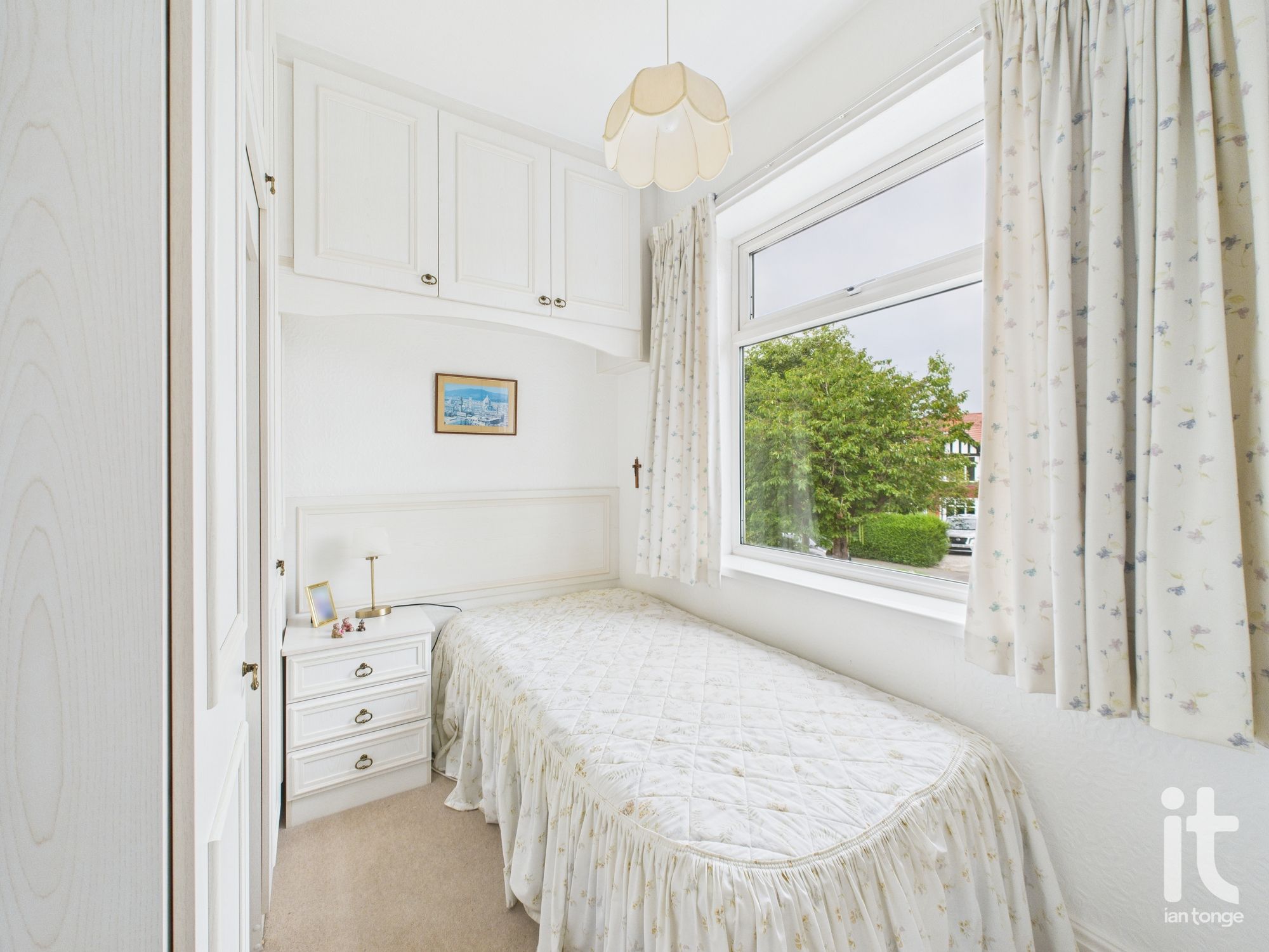 3 bedroom semi-detached house For Sale in Stockport - Photograph 19.