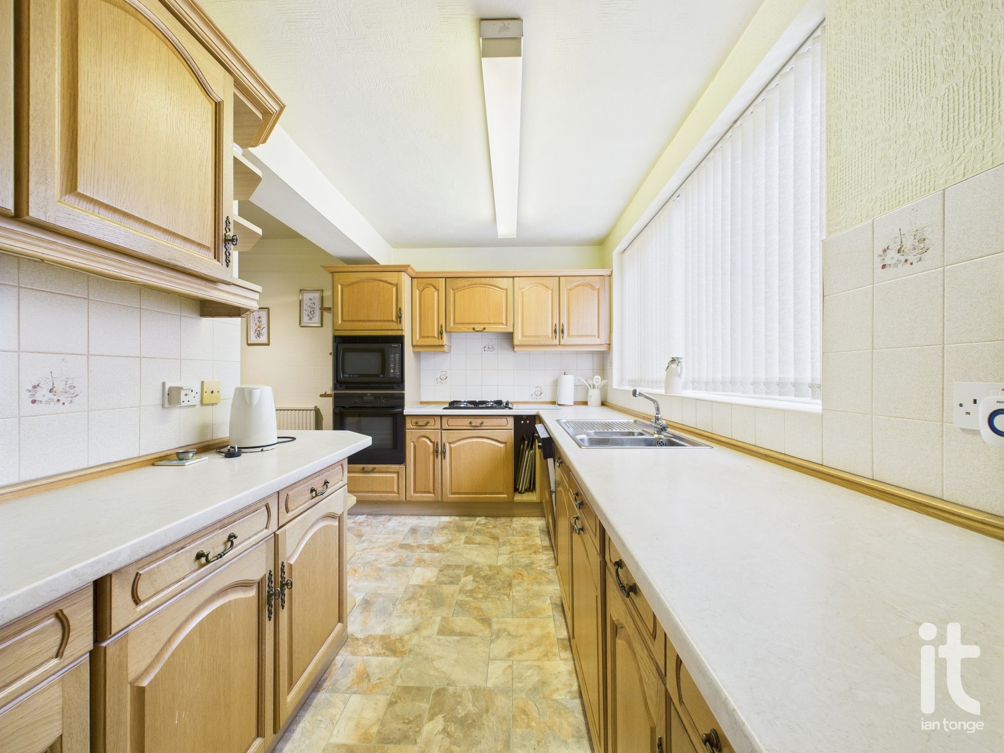 3 bedroom semi-detached house For Sale in Stockport - Photograph 13.